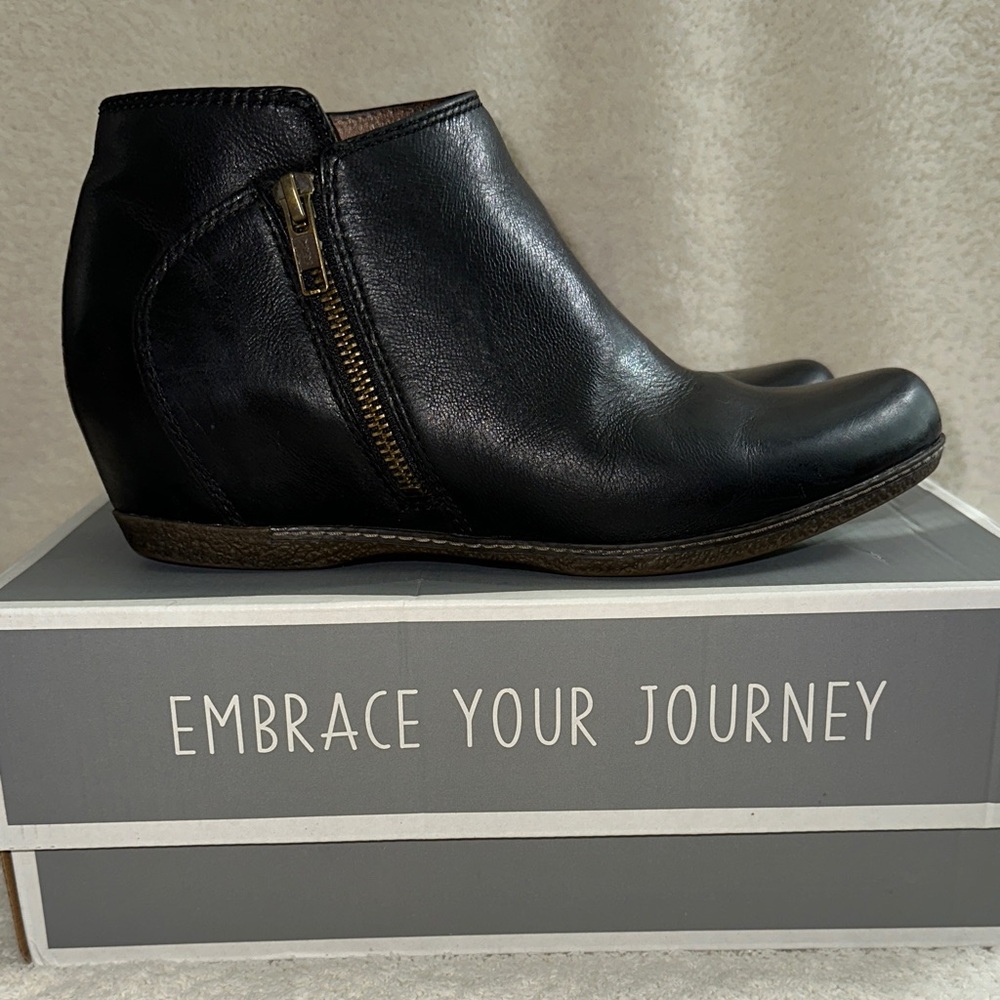 Dansko Leyla Burnished Nubuck Leather Ankle Boots Euro Size 39